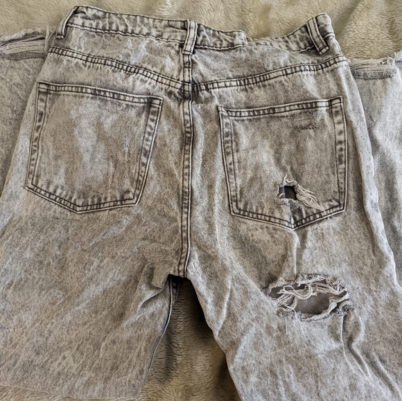 Woman's "Mom" jeans - Picture 2 of 2